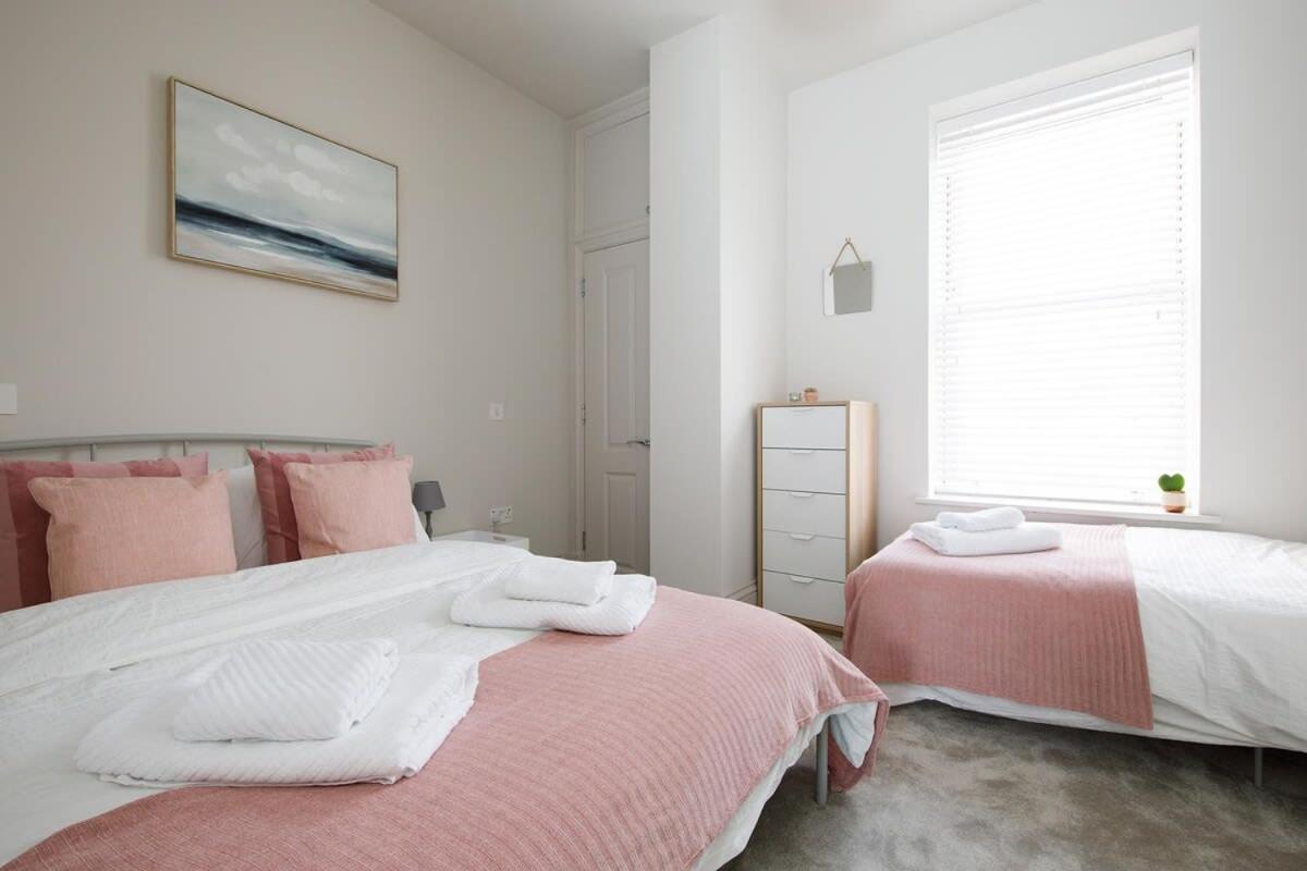 Panoramic Sea Views In Beachfront Apt W Balcony Bognor Regis Extérieur photo